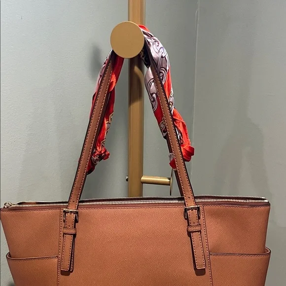 Michael Kors Tan Leather Tote Bag with Structured Design NWOT - Picture 11 of 15